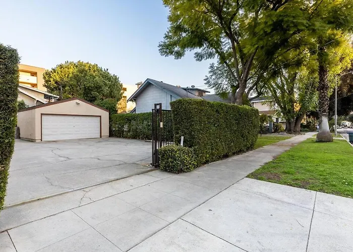 Corner View King Bed Room Center Of Pasadena