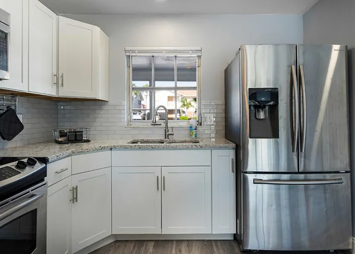 2 Bedroom 2 Bathroom Apartment In Cape Coral Yacht Club Area