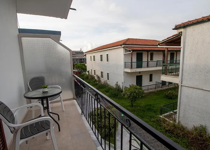 Harry'S Bar & Apartments 1