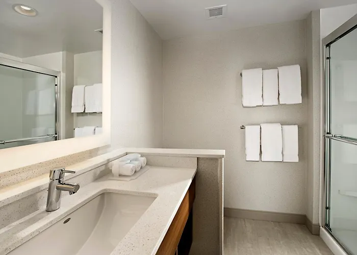 Holiday Inn Express & Suites By Ihg Altoona By Ihg