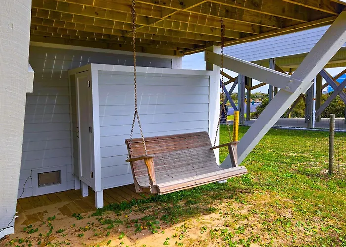 Dog-Friendly Waterfront House With Beach Access & Fireplace - Snowbirds Welcome