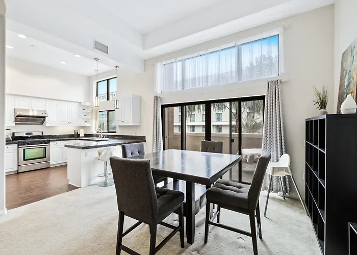 Ultimate La Vacation 2Br W Pool Above Shops