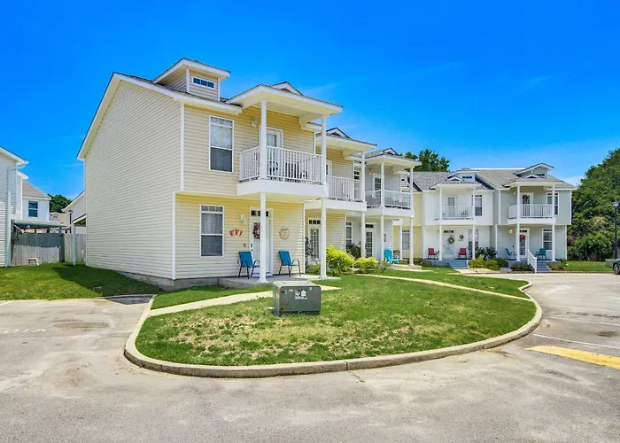 Walk To Beach: Gulfport Retreat W/ Patio