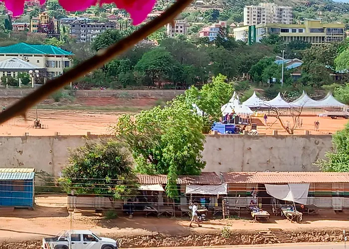 Oasis Hotel And Guest House. Voi
