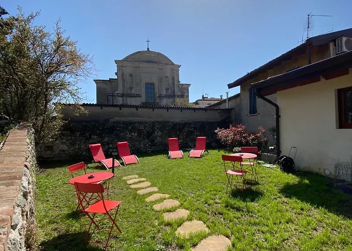 La Volpe Rossa Rooms And Apartments