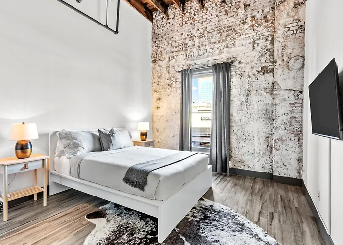 Brick & Bed, Riverfront Lofts, Pc 206