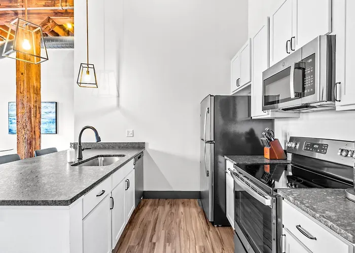 Brick & Bed Riverfront Lofts, Pc 104
