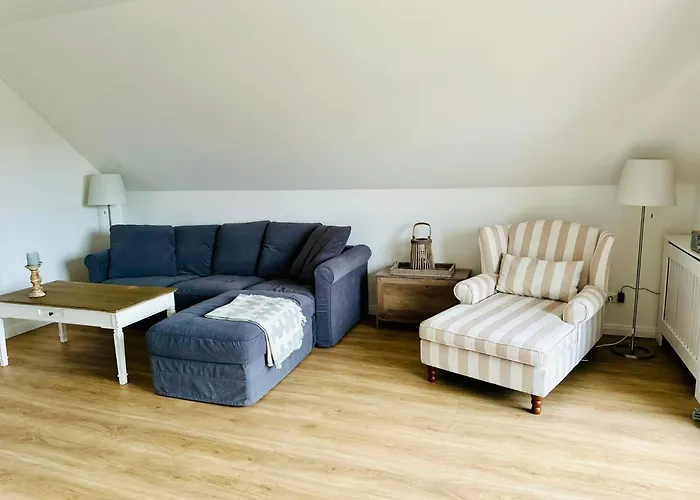 Große deluxe Ferienwohnung mit Balkon, 2 SZ und nur 300m zum Strand