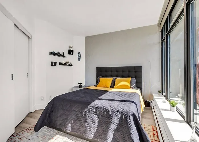 Central Luxury Apartment With Best City Views!