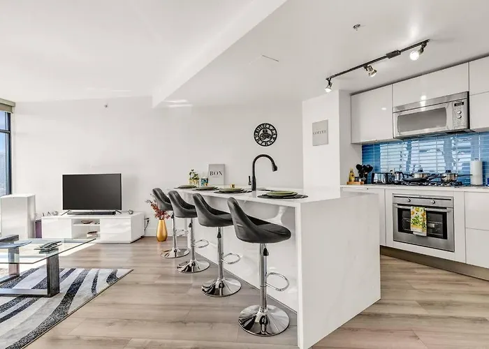 Central Luxury Apartment With Best City Views!