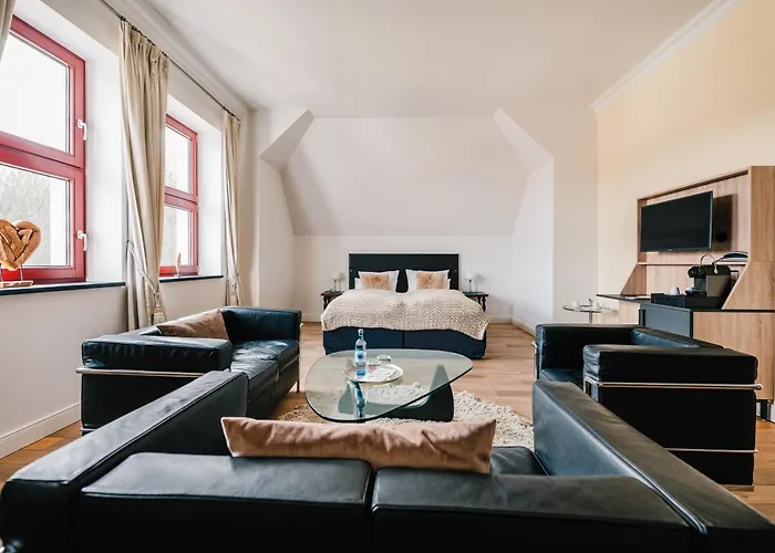 SCHLOSS RANZOW - kleines Romantik Hotel - Wellness - Golfplatz - Hochzeiten&Feiern