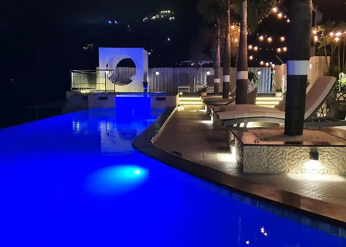 The Panoramic Getaway