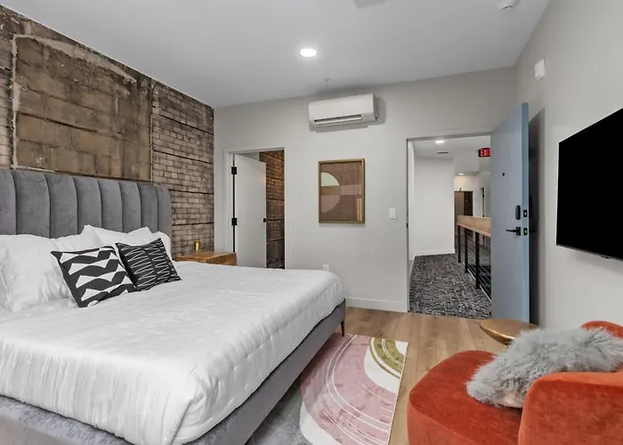 Bluejay Hotel