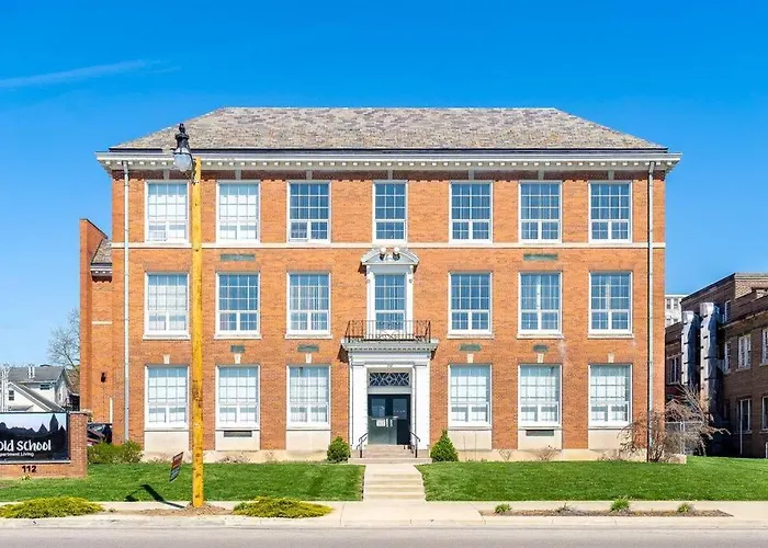 Unique And Charming Downtown Apt