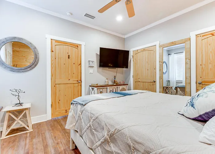 Dauphin Island Escape Near Beach & Bike Path!