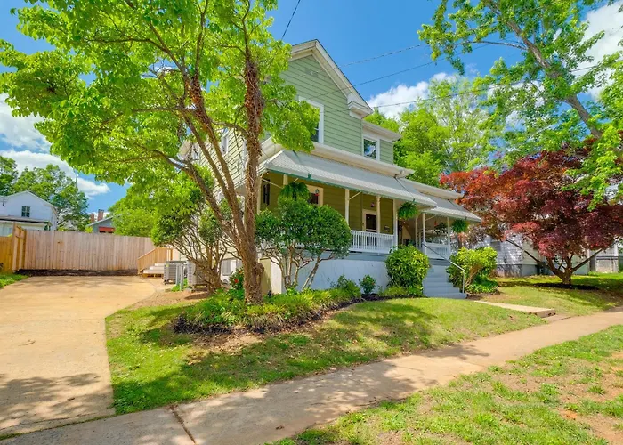 3 Mi To Liberty U: Apt W/ Full Kitchen & King Bed!