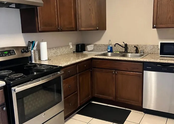 Serene 2Bed 1Bath Condo With Parking