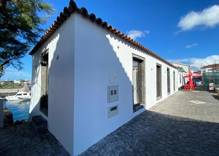 T0 com mezanino à beira-mar