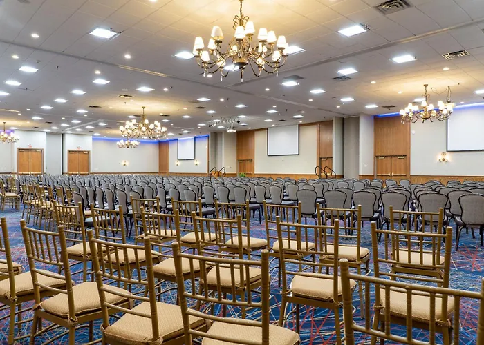 Mcm Elegante Hotel & Conference Center