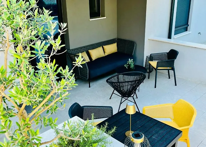 COLIBRI-Design&Beach Appartement mit 40m2 Terrasse und 2 SUPs