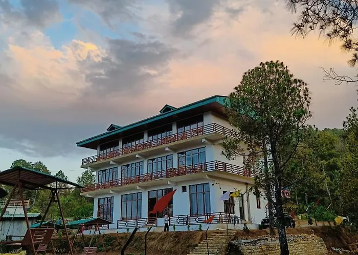 Lap Of Himalayas Resort
