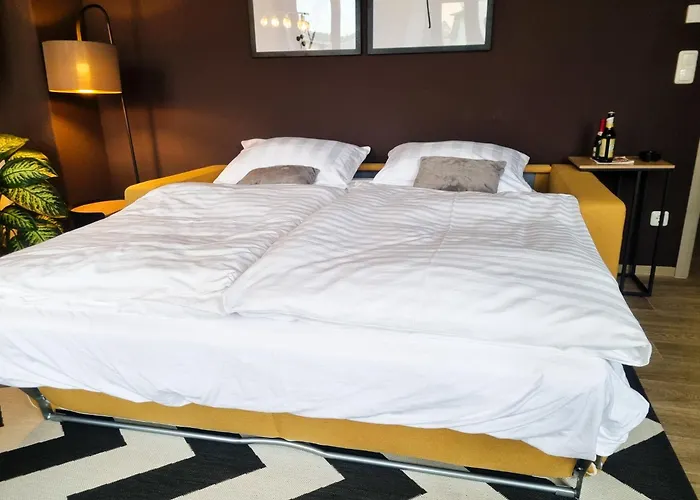 maremar - Design Maisonette Altstadt - 4 Pers - 57qm - Luxus Boxspringbett - Küche - Arbeitsplatz - privater Parkplatz