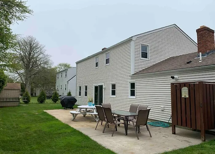 Spacious 5Br Beach House Vacation-Walk To Scarborough!