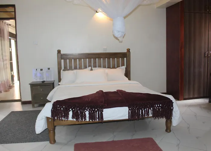 Montane Safaris Hotel