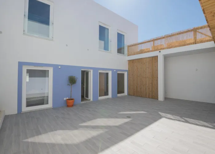 Villa Harbour Rooms & Apartments