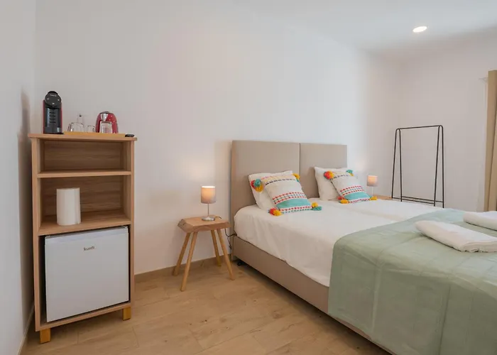 Villa Harbour Rooms & Apartments