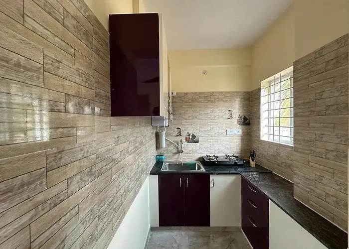 Cozy Room 1Bhk With Lift 503