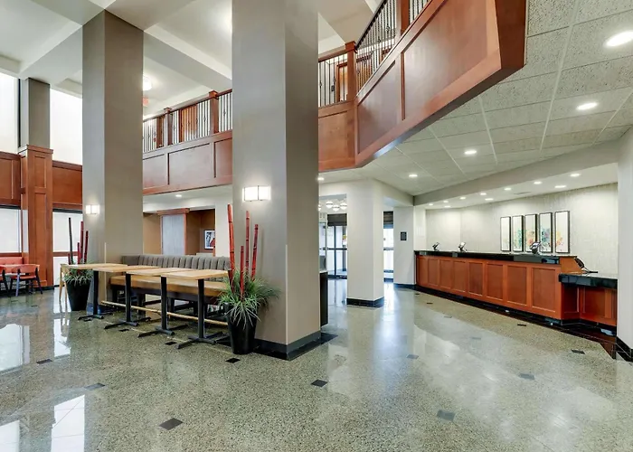 Drury Inn & Suites Birmingham Lakeshore Drive