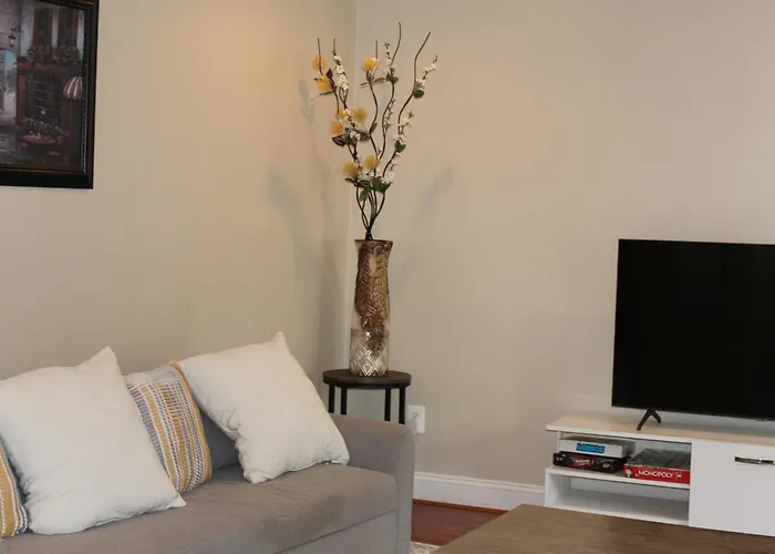 Cozy 3 Bedroom Min To National Mall Great Location And Free Parking