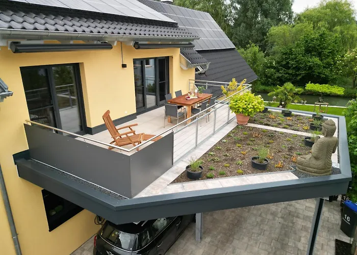 Ferienwohnung, 2 Zimmer, 4 bis 6 Personen, 67 qm, mit großem Balkon, entlang am Fluss, an der Aach, am Bodensee, nah am Naturschutzgebiet