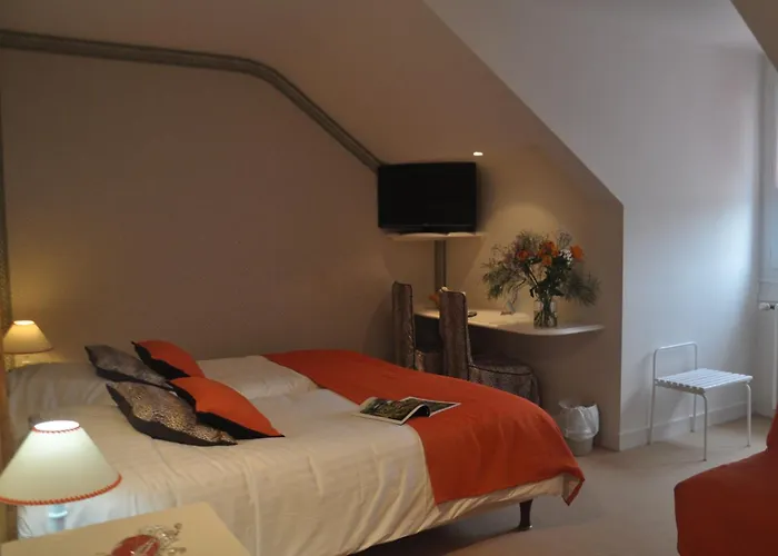 Logis Hotel Auberge Du Centre Chateaux De La Loire