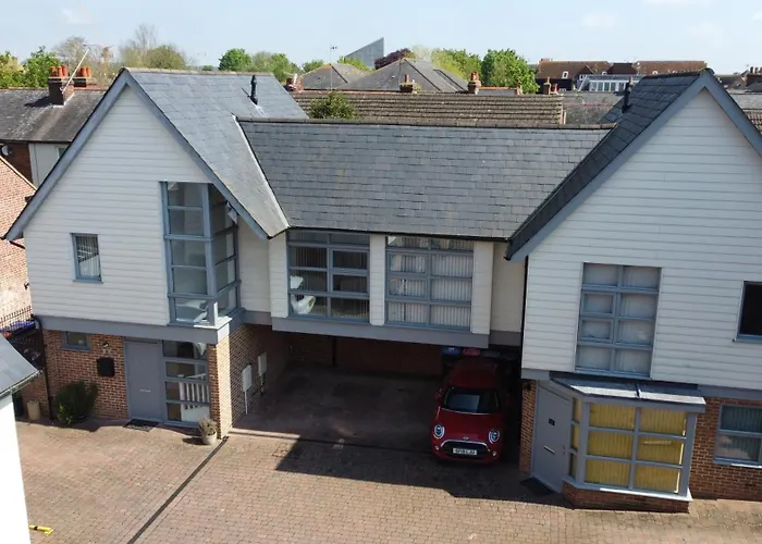 Modern City Centre House With Free Parking