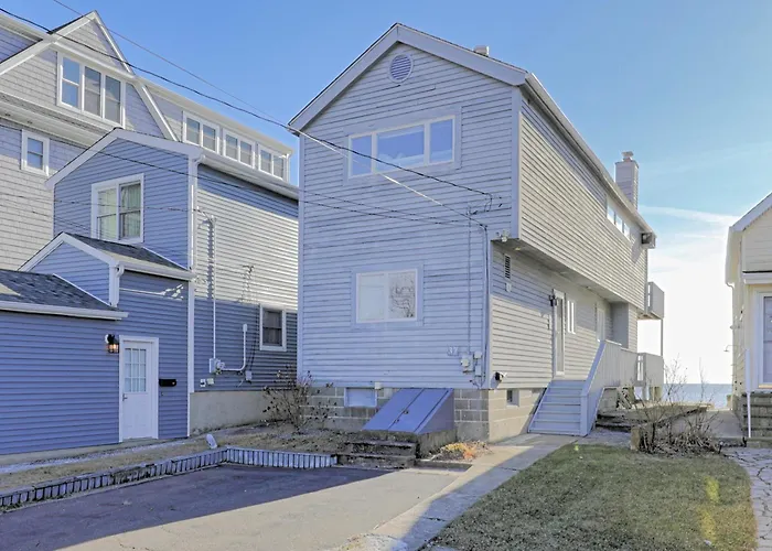 Cheerful 3 Bedroom Beach Front Cottage With Fire Place