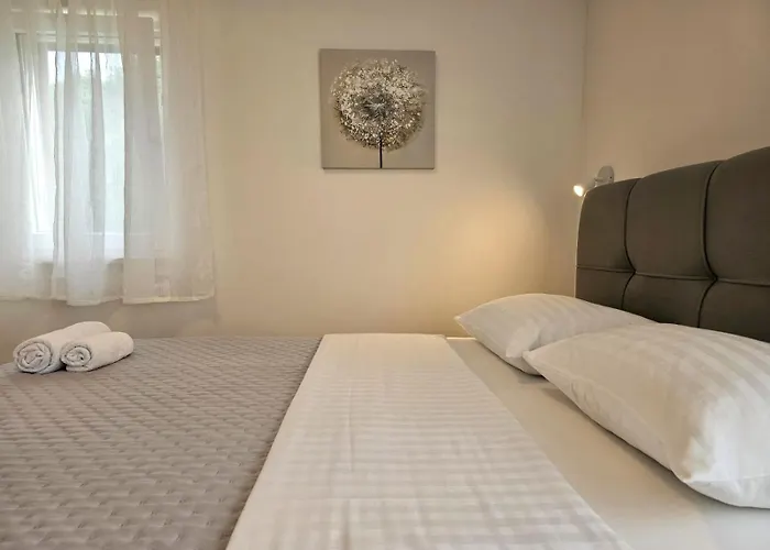 Apartments Miamare 2