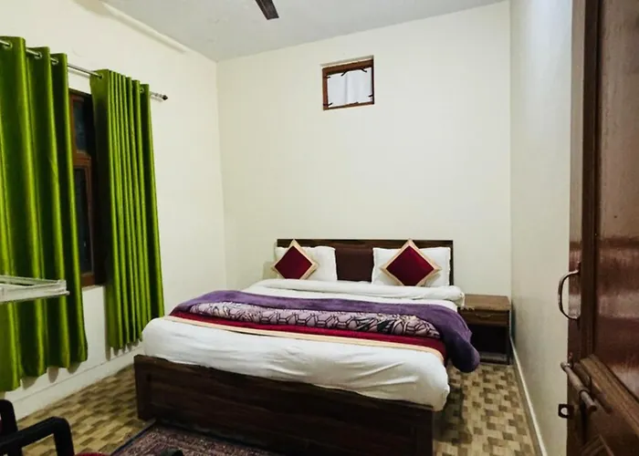 Goroomgo Morning Moon Bhimtal Near Ramleela Ground - Comfortable Stay With Family