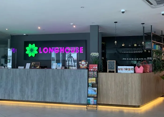 Hotel Longhouse