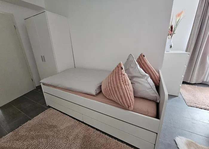 Warburg, FeWo Sweet Home 2,5 Zi- EG-separater Eingang - Parkplatz - Terasse- komfortabel,renoviert