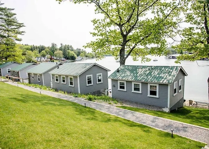 Lakefront Cottage On Beautiful Lake Winnipesaukee
