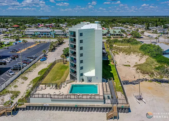Ocean View Balcony Just Steps To The Beach With Pool, Parking And Wi-Fi!