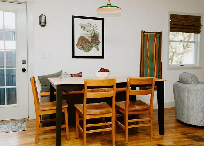 Cottage By The Sea: Pagnotto Shellback House