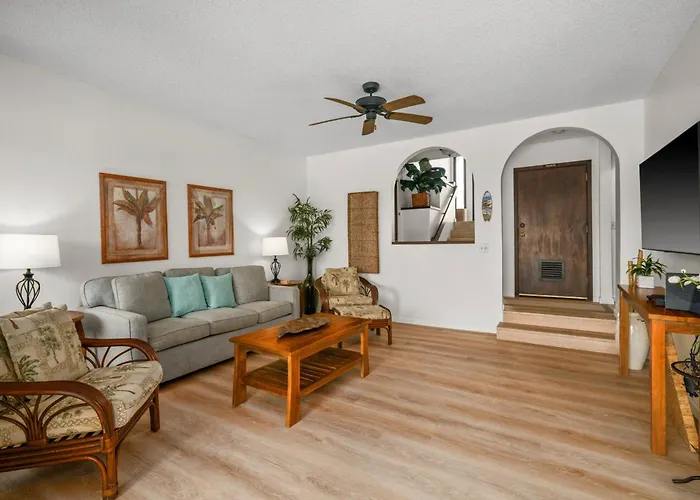 1Br 1Ba Kahala Tropical Dream, Pool, Garden View 513