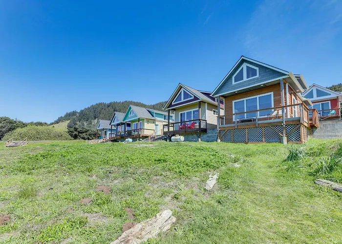 Peaceful Fall Escape: Oregon Home W/ Ocean View