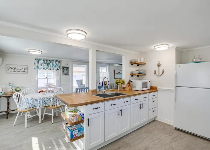 Plum Island Retreat ~ 1-Block Walk To Beach!