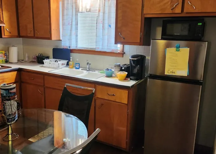 Private Upper 1 Bd Apartment
