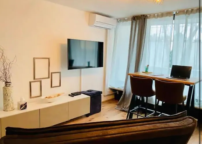 City Flat 8