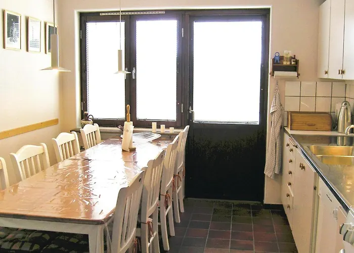 2 Bedroom Nice Apartment In Paulistroem
